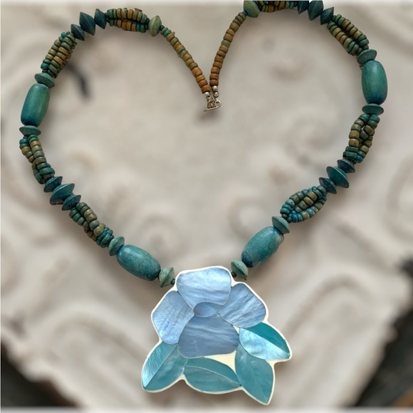 Vintage Blue Mother of Pearl Floral Pendant Necklace - Picture 2 of 10